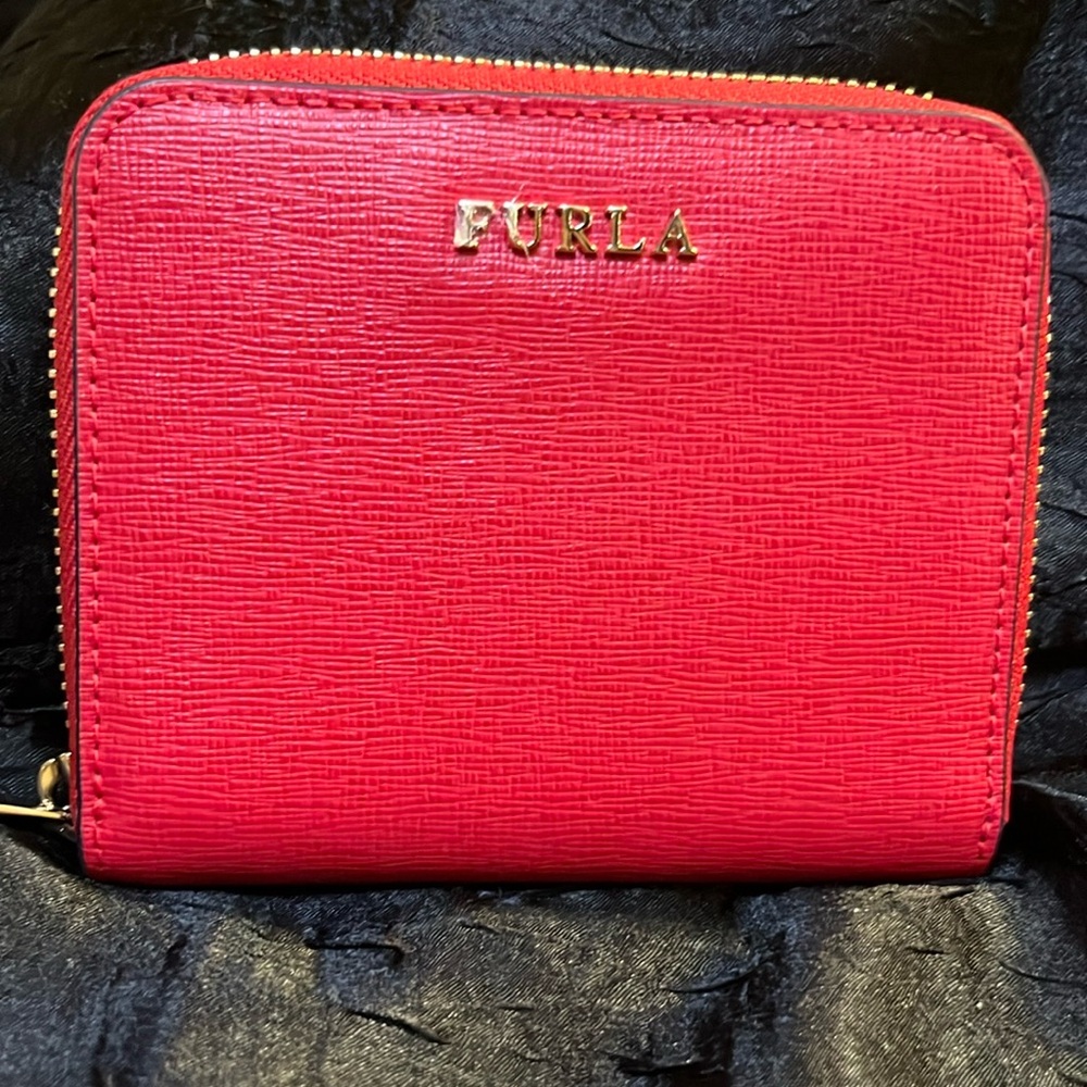 Furla Red Saffiano Leather Round Zip Wallet 4.5 × 3.75-in, Excellent condition